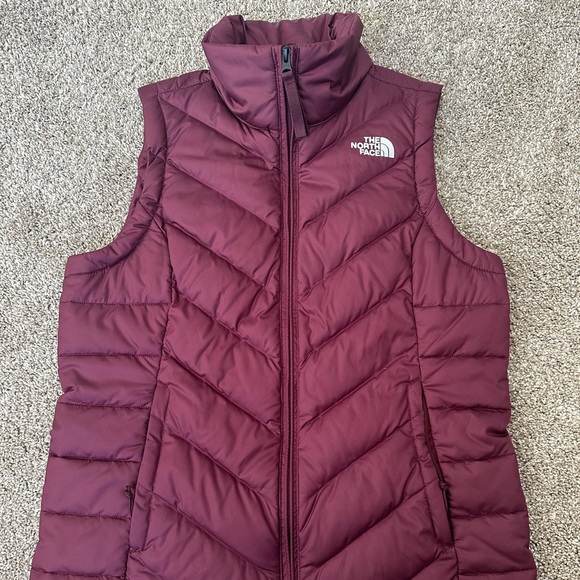 Women’s small puffer vest North Face Maroon - Picture 1 of 8